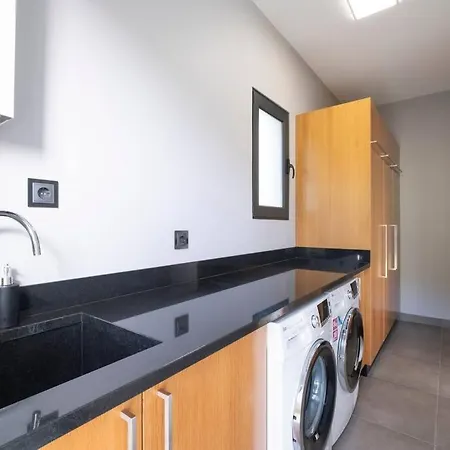 Yuri Big House Villa *