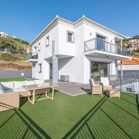 Yuri Big House Ribeira Brava