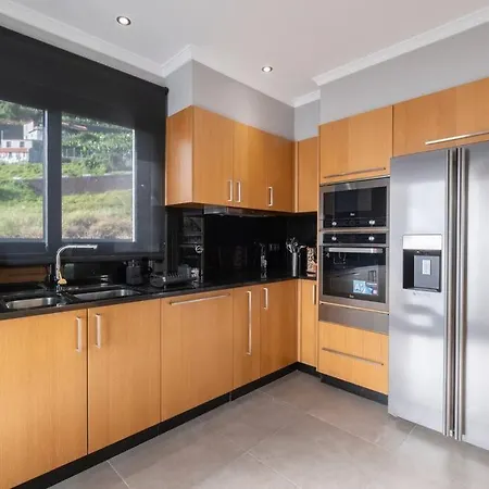 Yuri Big House Ribeira Brava