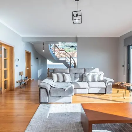 Yuri Big House Ribeira Brava