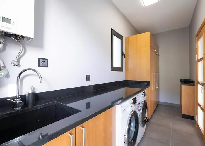 Yuri Big House Willa *