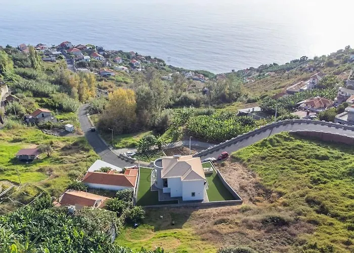 Yuri Big House Ribeira Brava