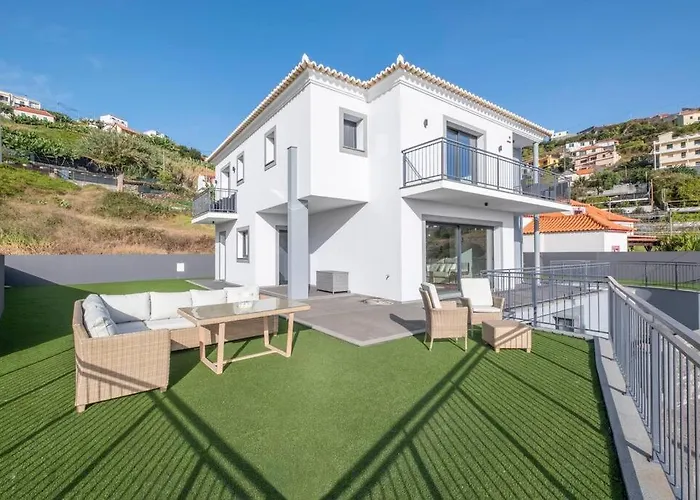 Yuri Big House Ribeira Brava