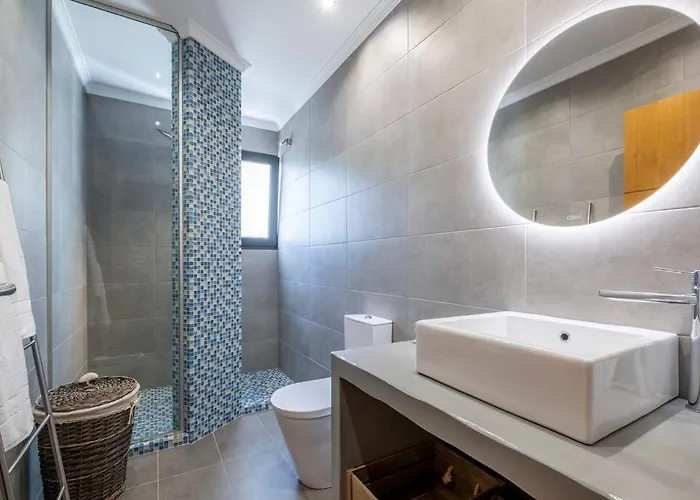 Yuri Big House Willa Ribeira Brava