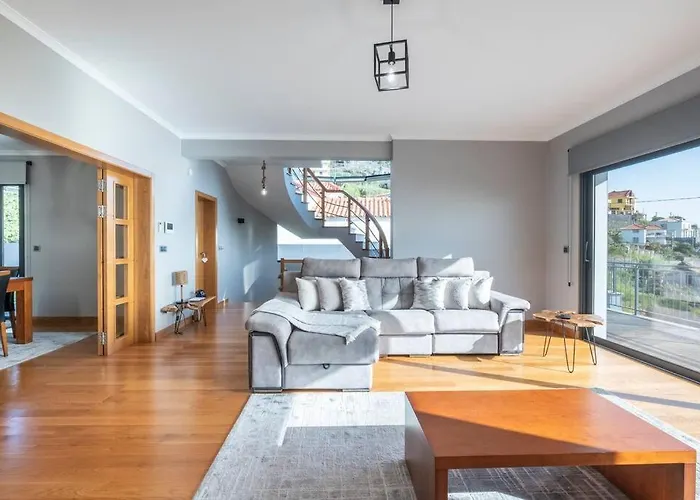 Yuri Big House Ribeira Brava